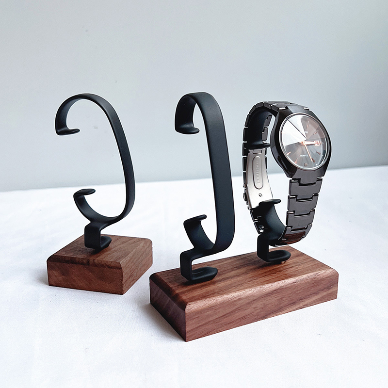 Деревянный C-образный держател – обзор и цена Jewelry And Watches Inc